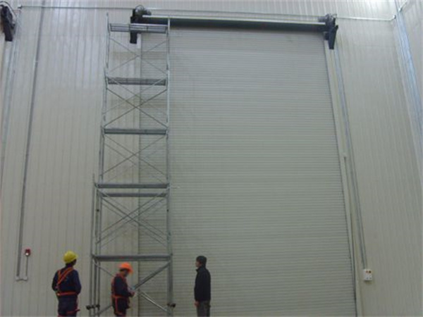 大型抗風（fēng）門