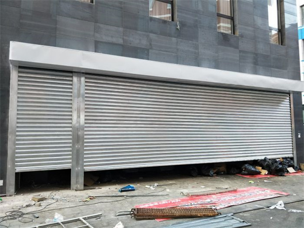 大型抗風門（mén）