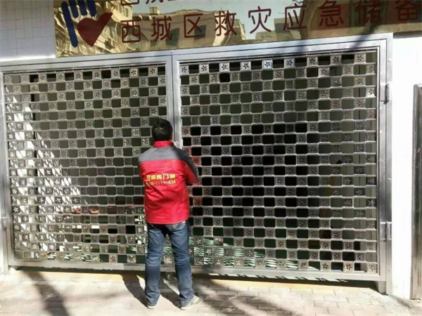 電動（dòng）卷簾門安裝