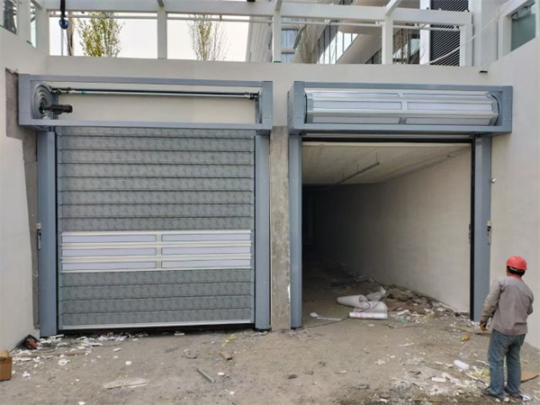 硬質（zhì）卷簾（lián）門安裝