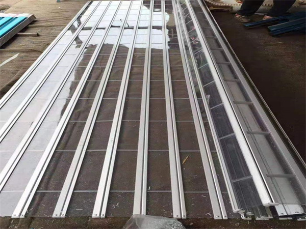 水（shuǐ）晶門施工